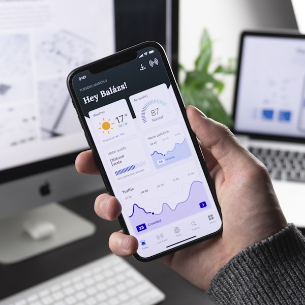 哈哈体育手机客户端展示图 - 在智能手机上运行的应用界面